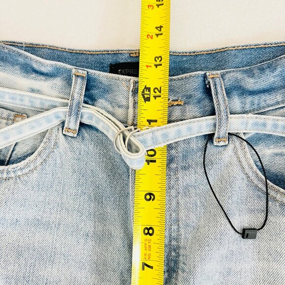 Express Women's 90s High Rise Distressed Belted Blue Denim Bermuda Size 4 NWOT - Picture 10 of 12